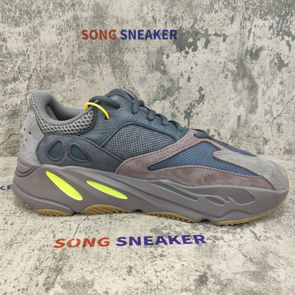 Yeezy Boost 700 Mauve EE9614