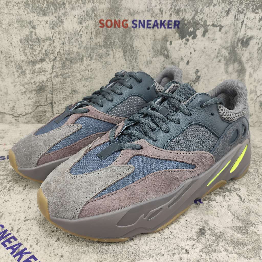 Yeezy Boost 700 Mauve EE9614