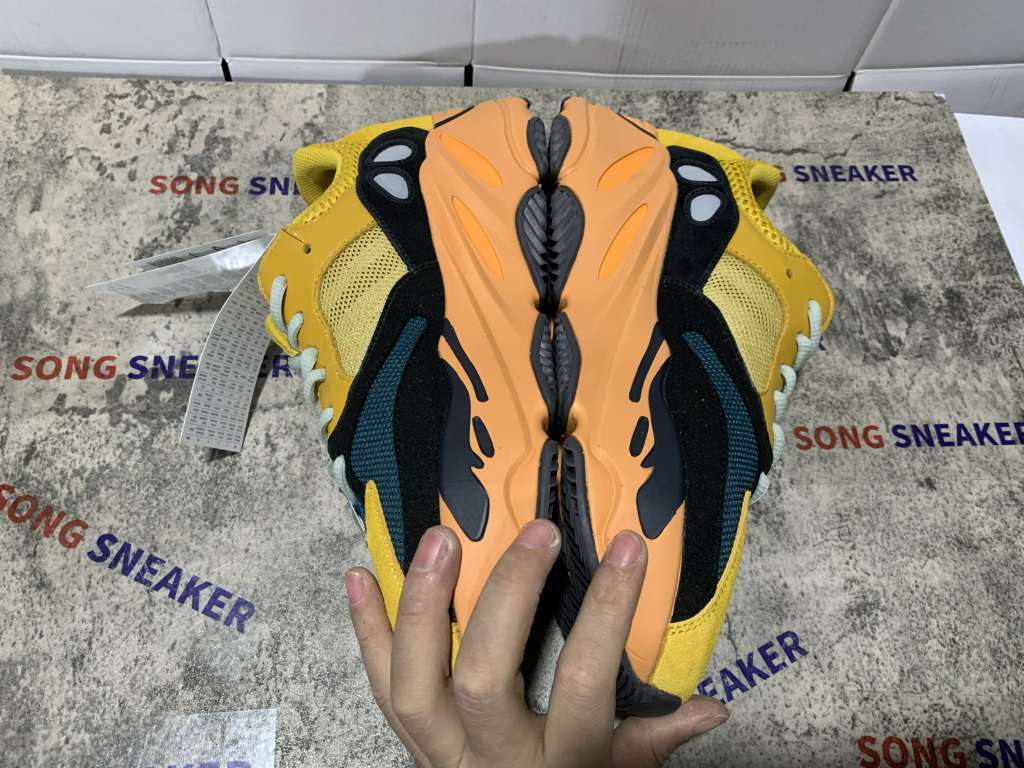 Yeezy Boost 700 SUN GZ6984