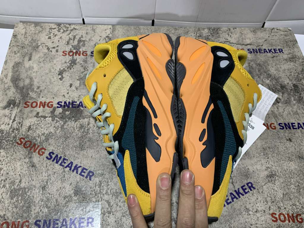 Yeezy Boost 700 SUN GZ6984