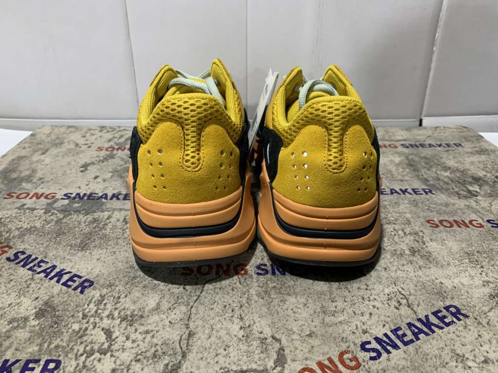 Yeezy Boost 700 SUN GZ6984