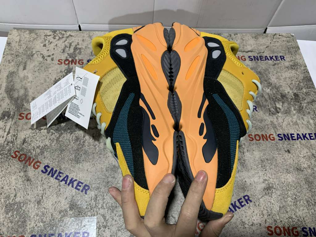 Yeezy Boost 700 SUN GZ6984