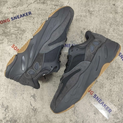 Yeezy Boost 700 Utility Black FV5304 01