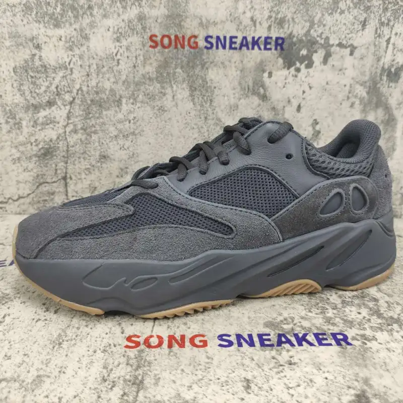 Yeezy Boost 700 Utility Black FV5304