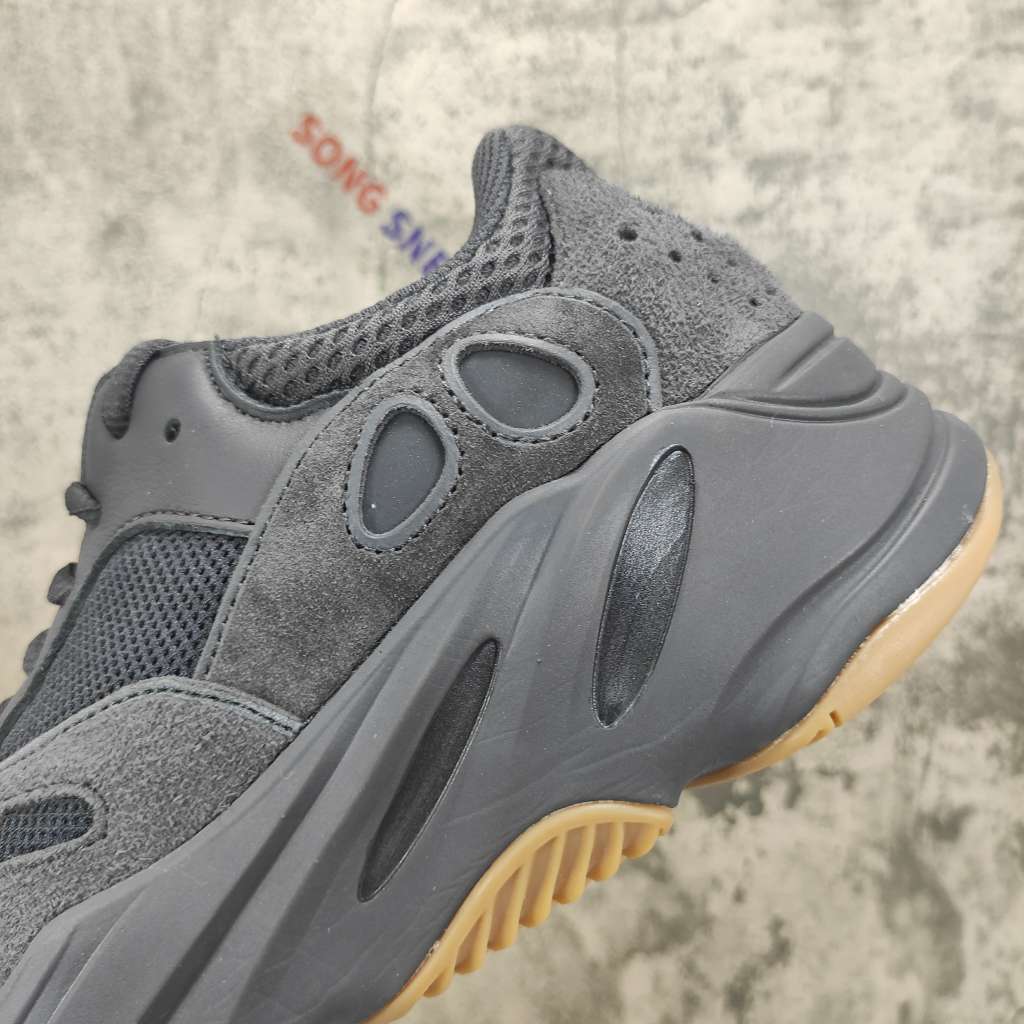 Yeezy Boost 700 Utility Black FV5304