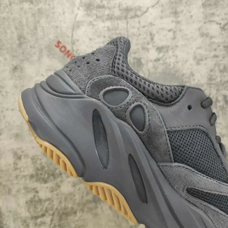 Yeezy Boost 700 Utility Black FV5304