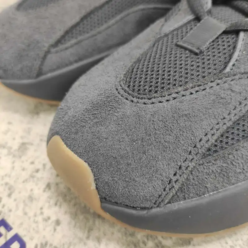 Yeezy Boost 700 Utility Black FV5304