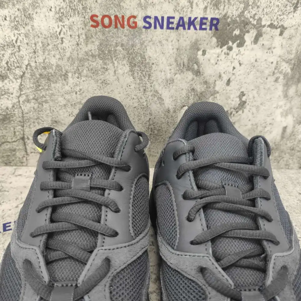 Yeezy Boost 700 Utility Black FV5304