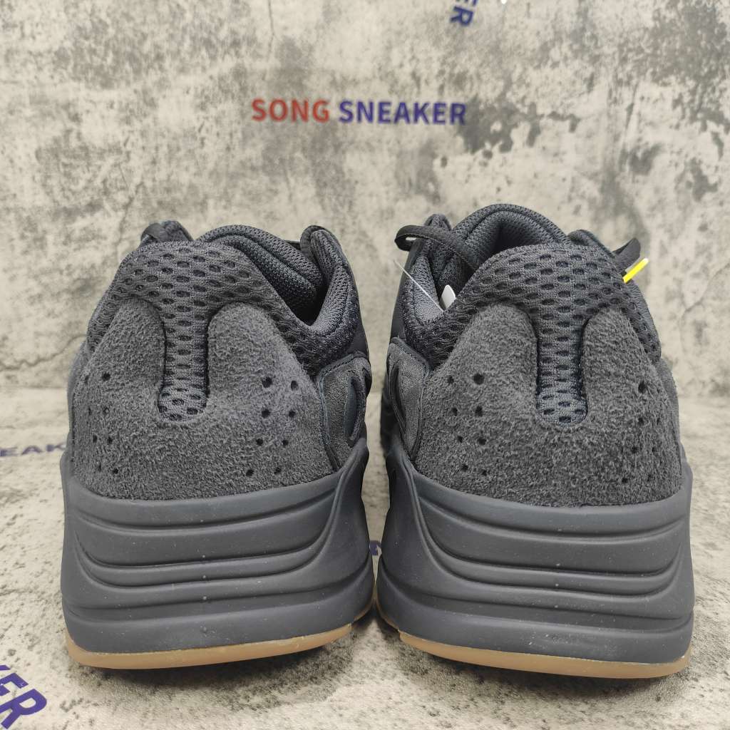 Yeezy Boost 700 Utility Black FV5304