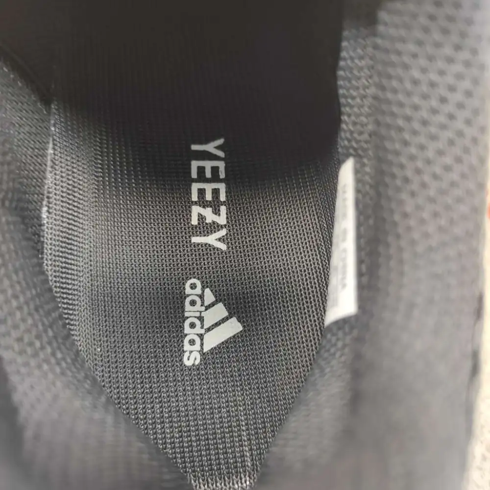 Yeezy Boost 700 Utility Black FV5304