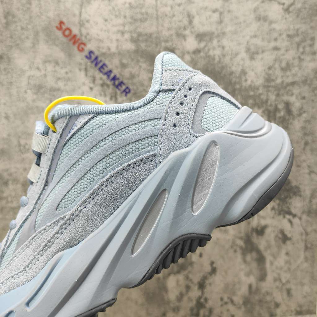 Yeezy Boost 700 V2 Hospital Blue FV8424