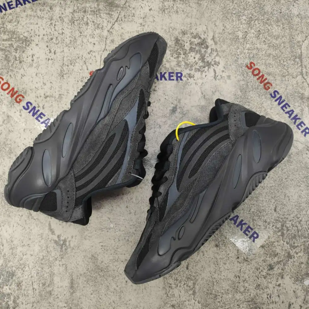 Yeezy Boost 700 V2 Vanta FU6684