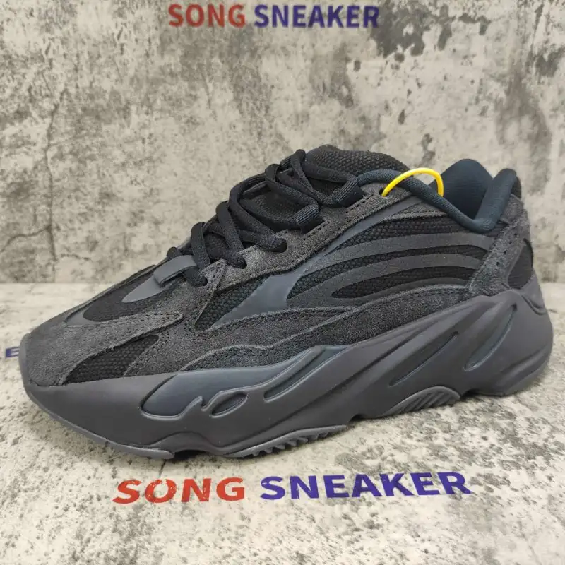 Yeezy Boost 700 V2 Vanta FU6684