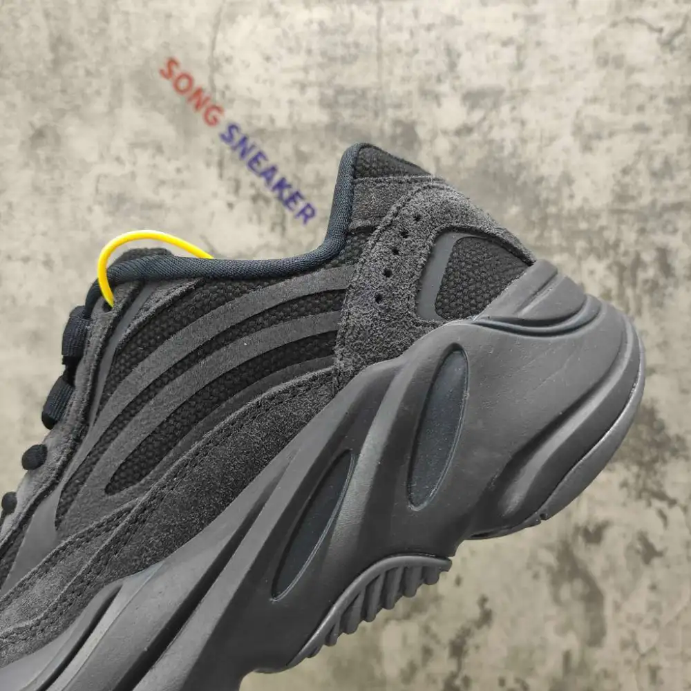 Yeezy Boost 700 V2 Vanta FU6684