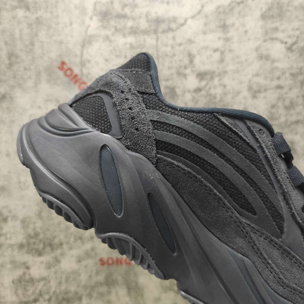 Yeezy Boost 700 V2 Vanta FU6684