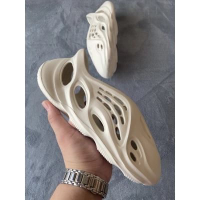 Yeezy Foam Runner Ararat G55486 02