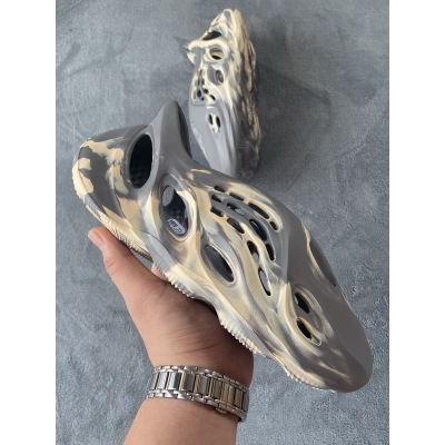 Yeezy Foam Runner MXT Moon Grey GV7904 02