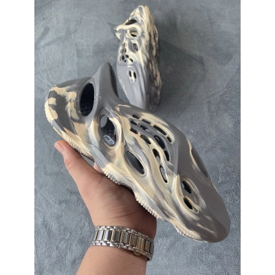 Yeezy Foam Runner MXT Moon Grey GV7904 02