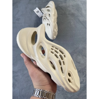 Yeezy Foam Runner Sand FY4567 02