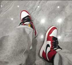 Og Tony Air Jordan 1 Retro Chicago (2015) 555088-101 review Carl Steele 01
