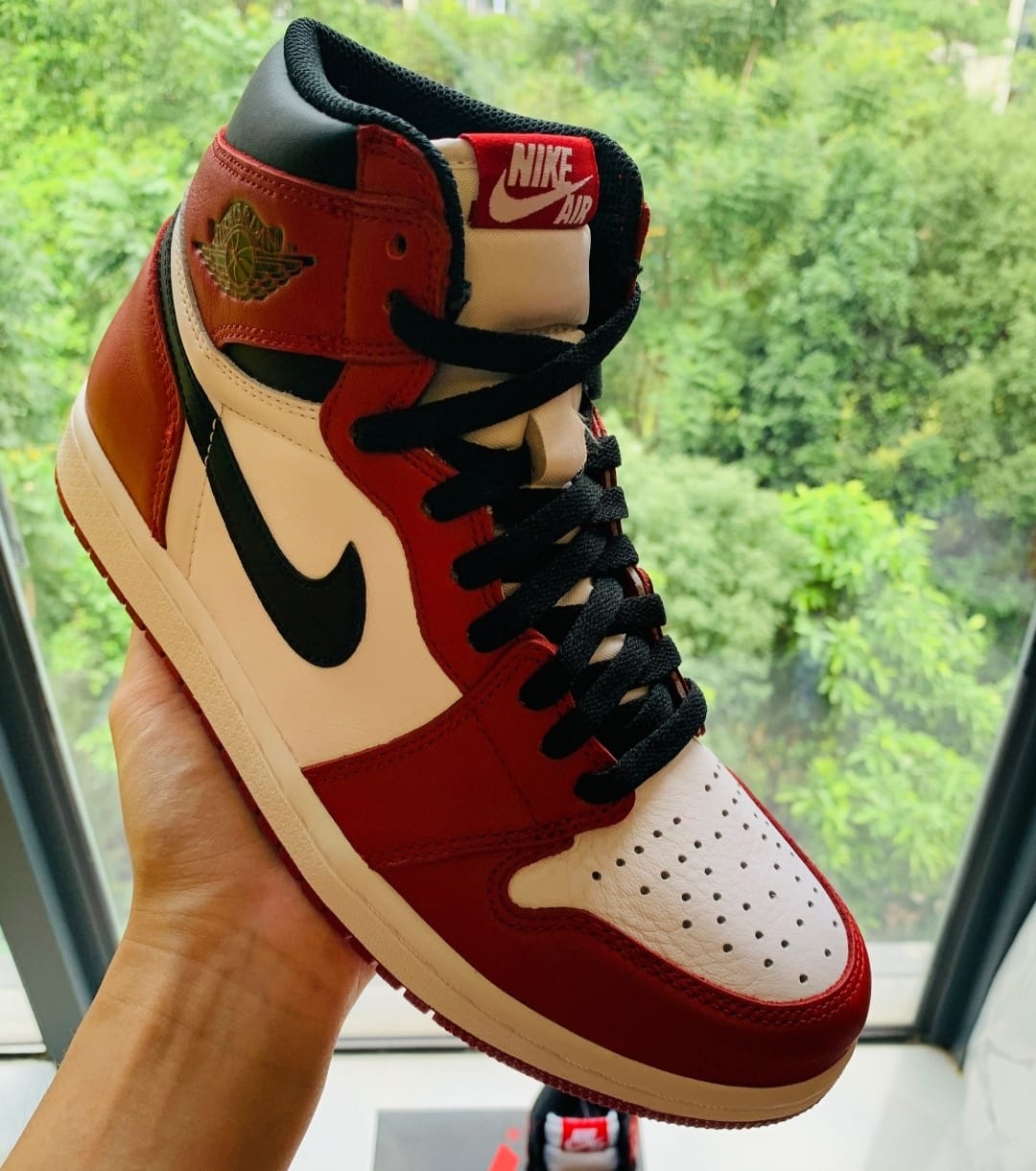 Og Tony Air Jordan 1 Retro Chicago (2015) 555088-101 review Cheryl Powell 01