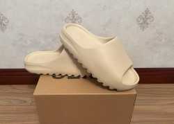 Adidas Yeezy Slide Bone FZ5897 review Virgil Victor 01