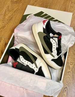 Og Tony Jordan 1 Retro Low OG SP Travis Scott Olive  DZ4137-106 review Venus Goldsmith 01