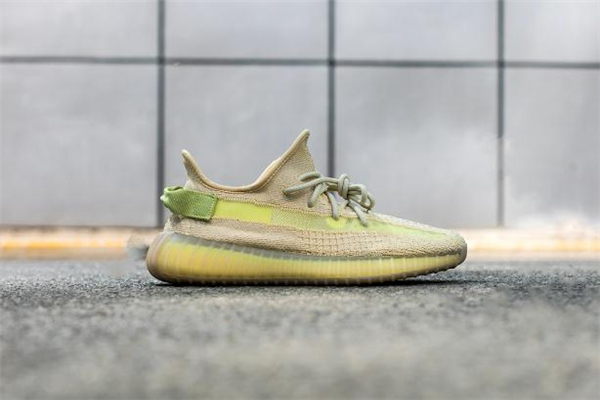 Song Sneaker Yeezy Boost 350 V2