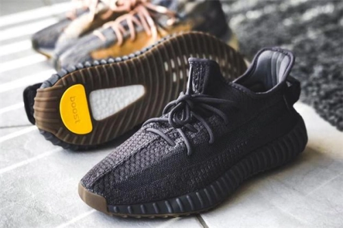 The difference between Yeezy Boost 350 V2 Cinder and Yeezy Boost 350 V2 Black