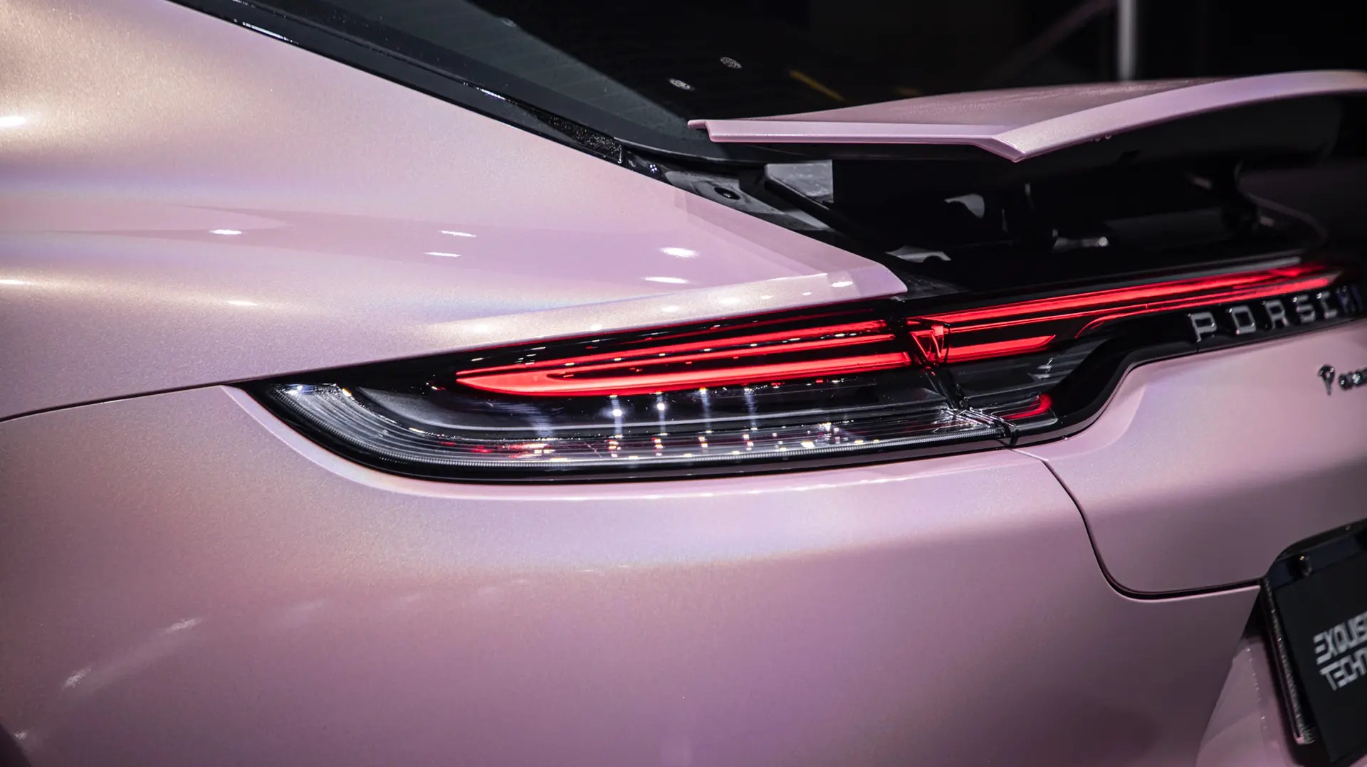 Ravoony Plus Gloss Laser Light Pink Car Wrap