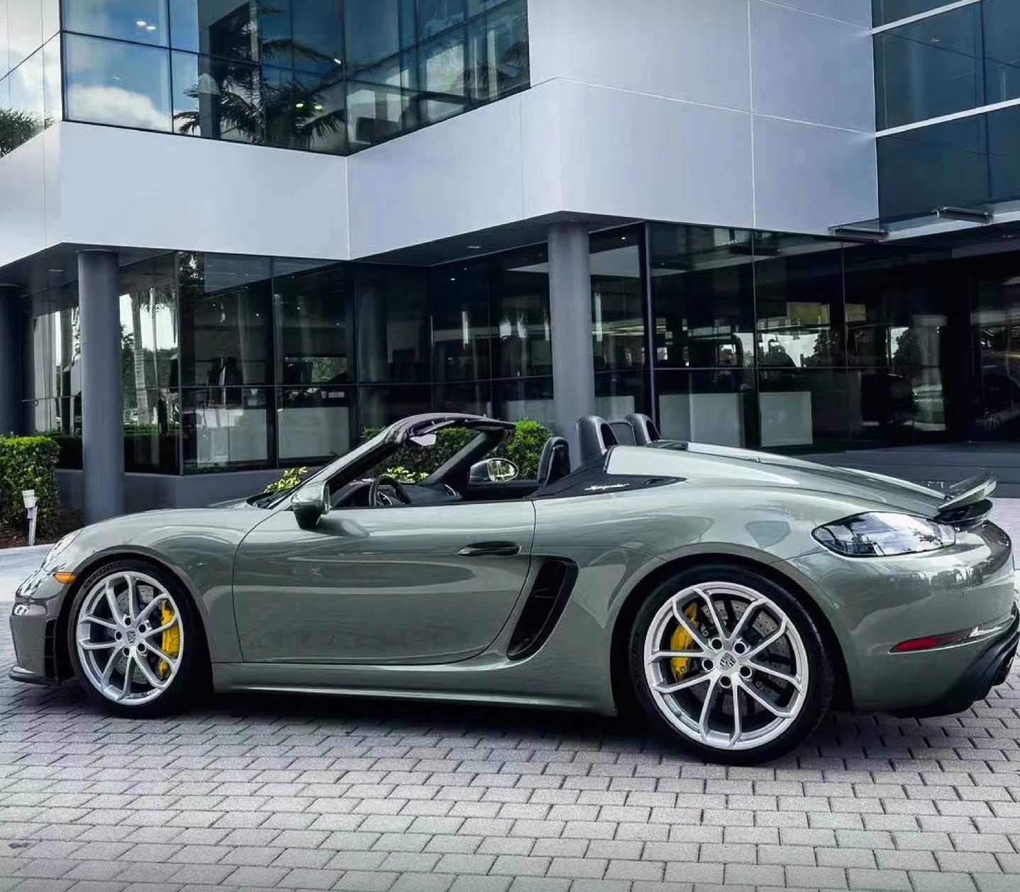 Ravoony Plus NIO Gloss Arctic Green Color Car Wrap