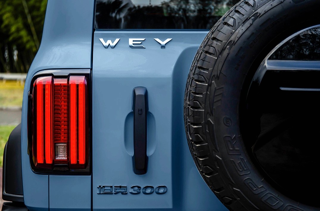 Ravoony Plus Rolls-Royce Gloss Dawn Light Blue Vinyl Car Wrap