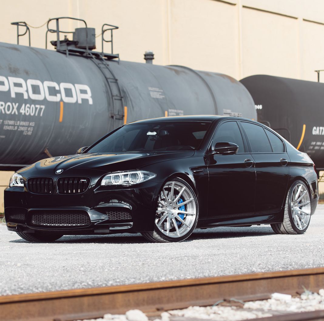 Ravoony Plus PET Glossy Crystal Black Car Vinyl Wrap BMW M5 F10 wrap