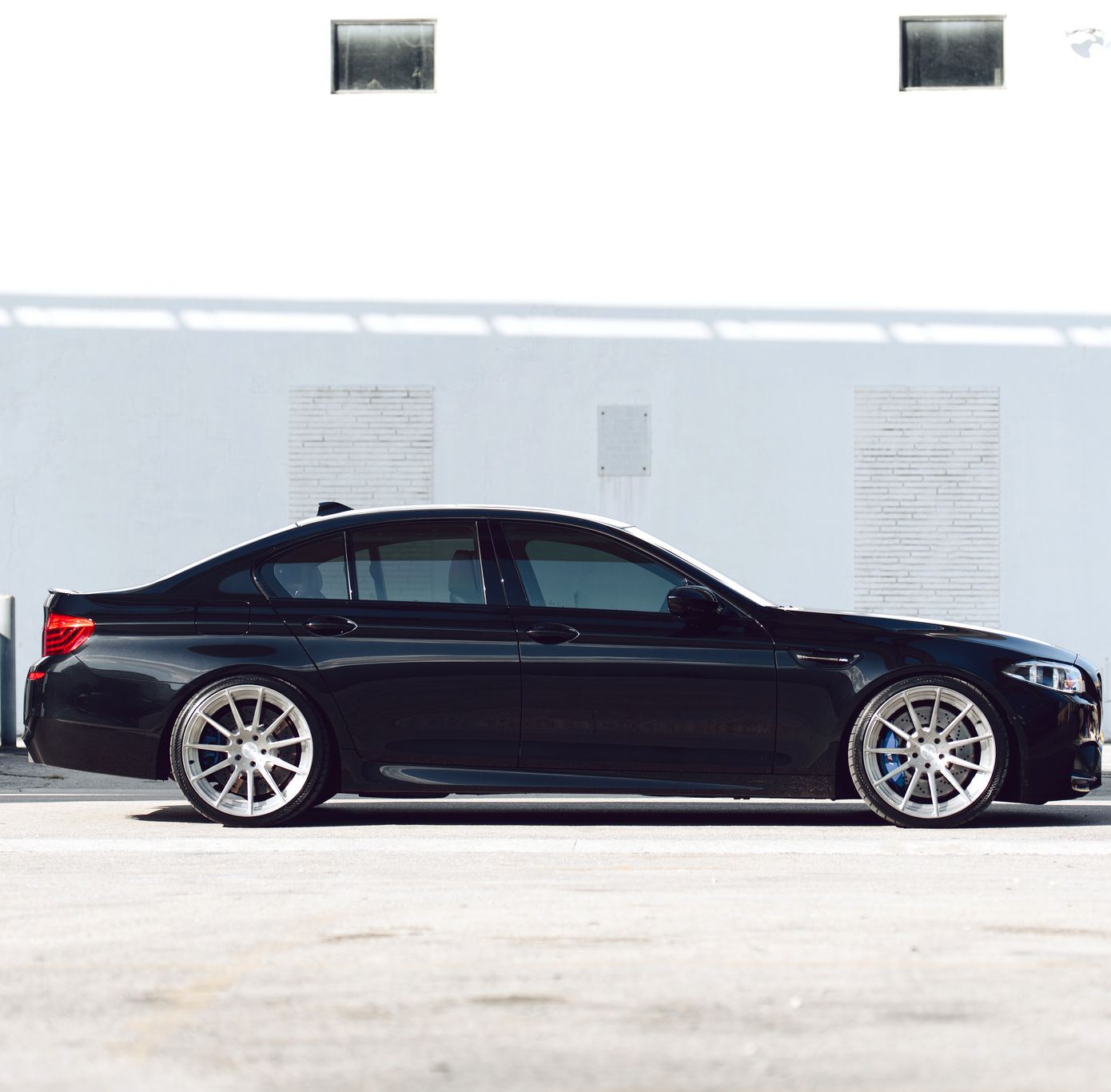 Ravoony Plus PET Glossy Crystal Black Car Vinyl Wrap BMW M5 F10 wrap