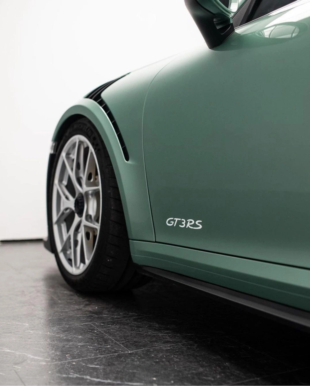 Ravoony Plus Ferrari Gloss Verde Francesca Green Vinyl Car Wrap