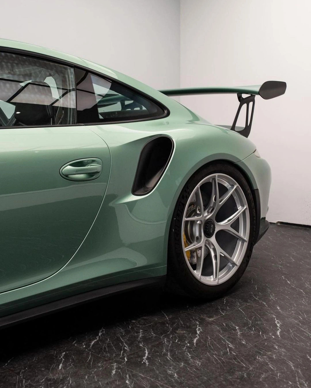 Ravoony Plus Ferrari Gloss Verde Francesca Green Vinyl Car Wrap
