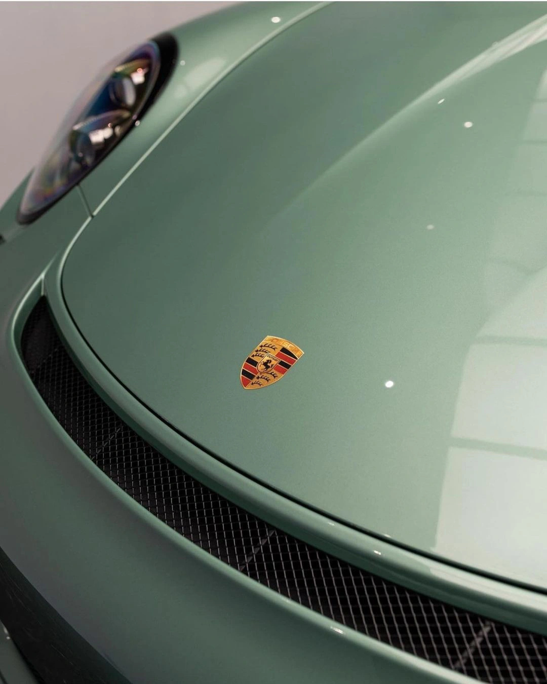 Ravoony Plus Ferrari Gloss Verde Francesca Green Vinyl Car Wrap