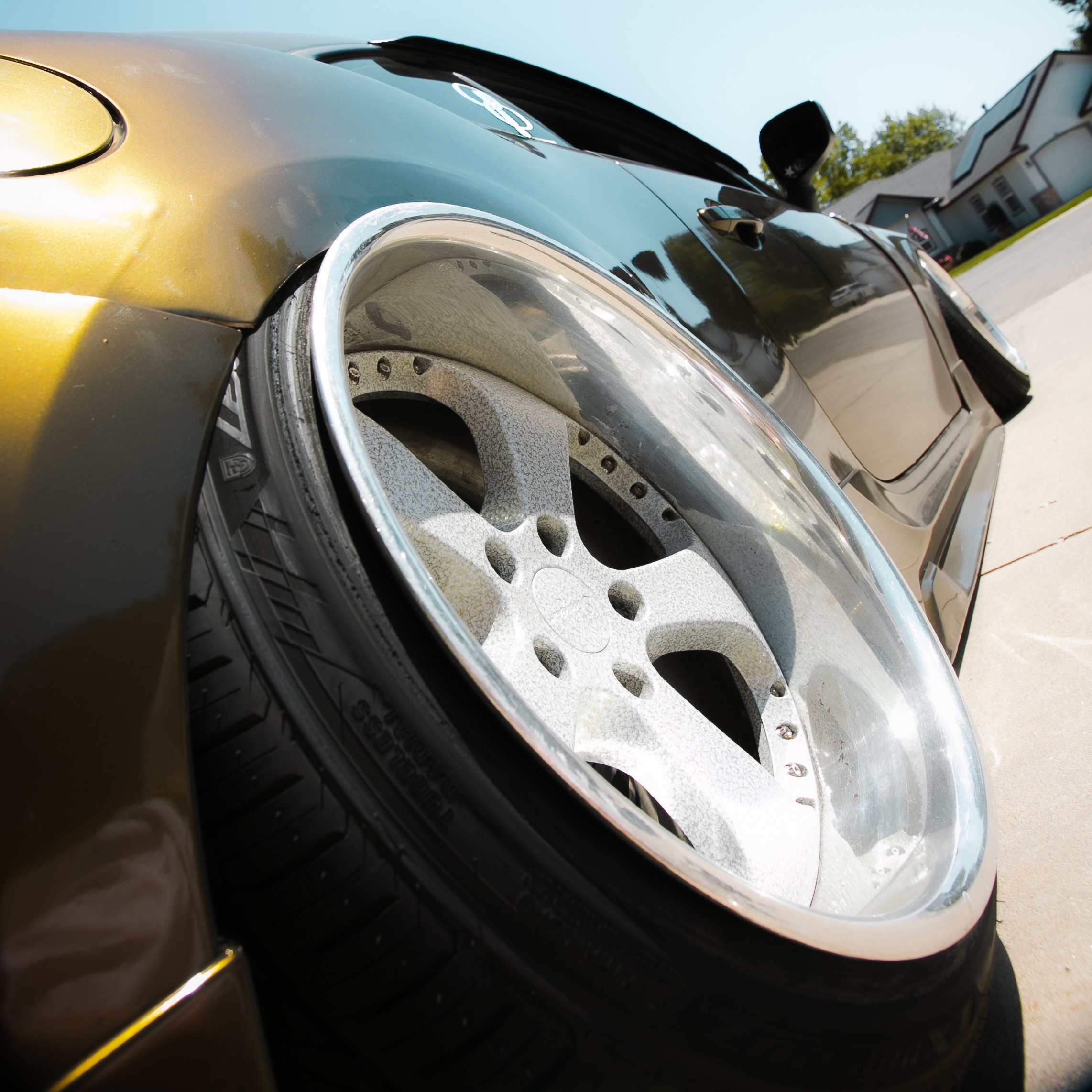 Ravoony Plus Gloss Midnight Gold Car Wrap