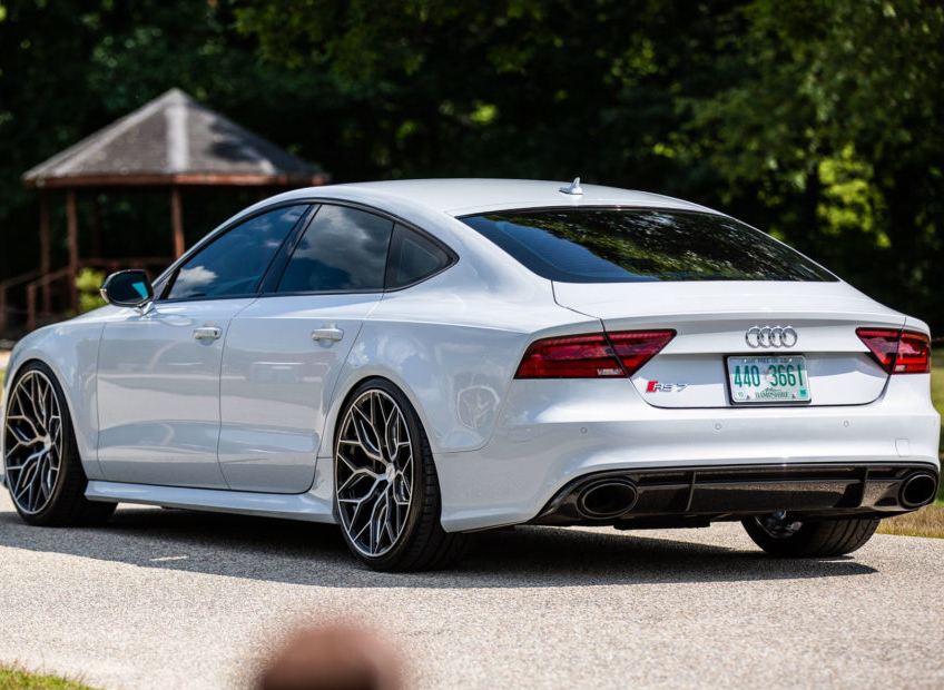 Ravoony Plus PET Gloss White Car Wrap Audi RS7 Wrap