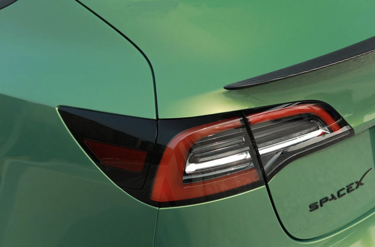  Ravoony Plus Gloss Aston Martin Iridescent Emerald Green Car Wrap Tesla Model Y Wrap