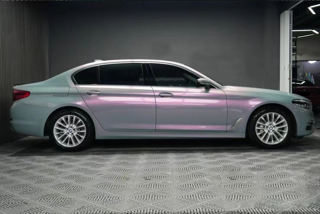 Ravoony Plus Twin Candy Grey Red Color Fliper Car Wrap BMW 5 Series Wrap BMW 530Le