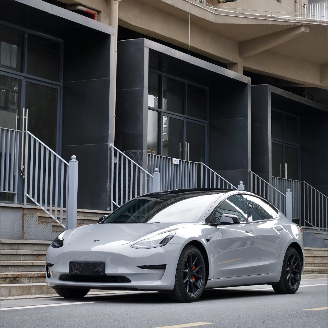 Ravoony Plus PET BMW Brooklyn Grey Vinyl Wrap Tesla Model Y Wrap