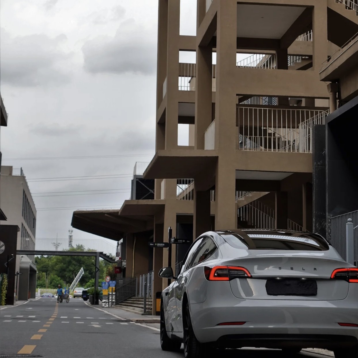 Ravoony Plus PET BMW Brooklyn Grey Vinyl Wrap Tesla Model Y Wrap