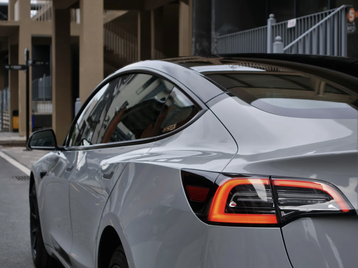 Ravoony Plus PET BMW Brooklyn Grey Vinyl Wrap Tesla Model Y Wrap