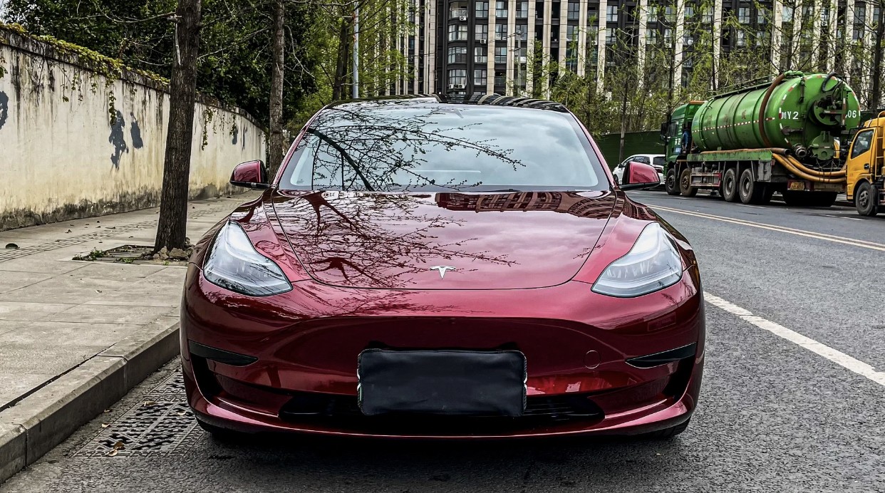 Ravoony Plus Liquid Metallic Dragon Blood Red Vinyl Car Wrap Tesla Model 3 Wrap