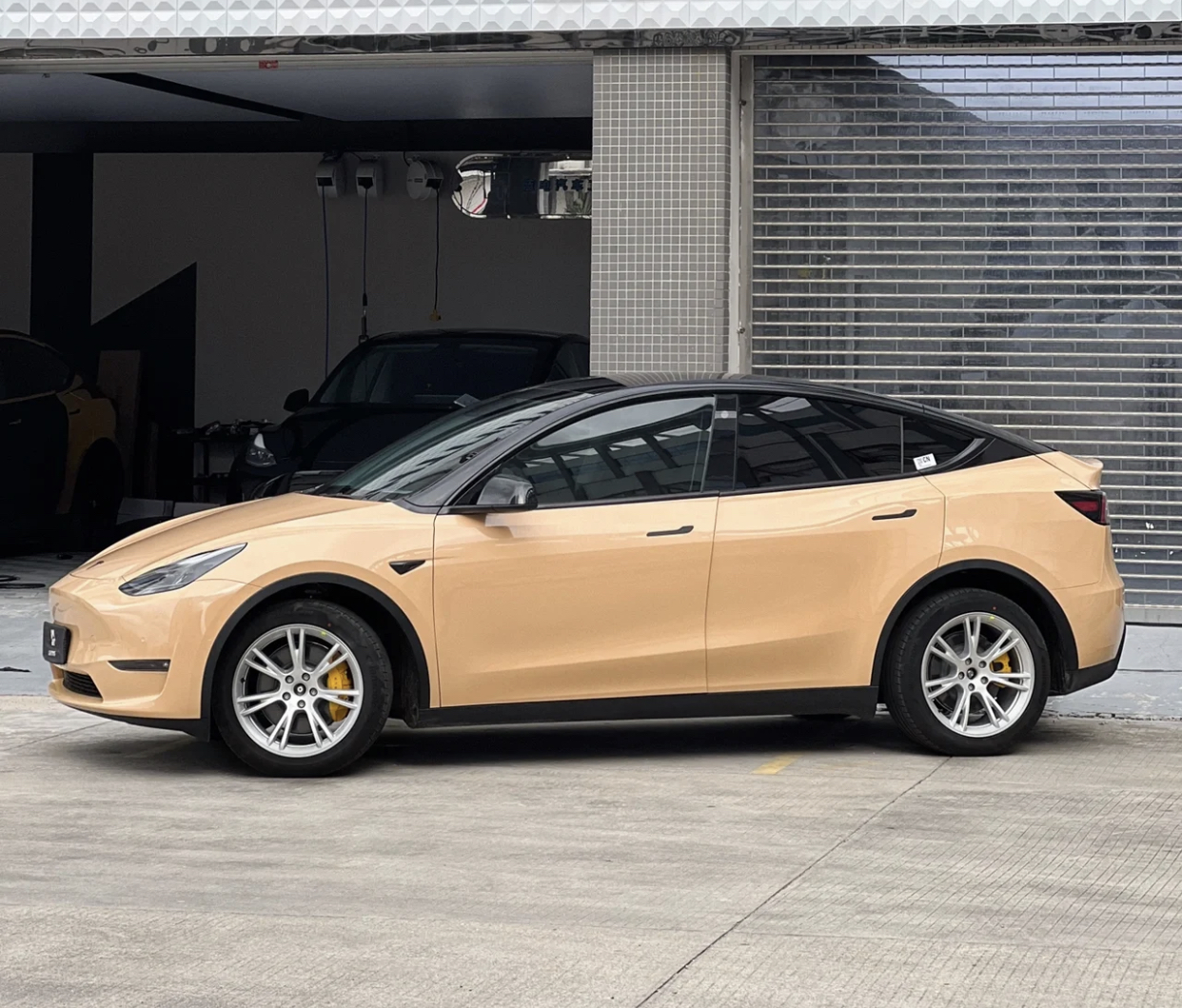 Ravoony Plus PET Gloss Sandstorm Car Wrap Tesla Model Y Wrap