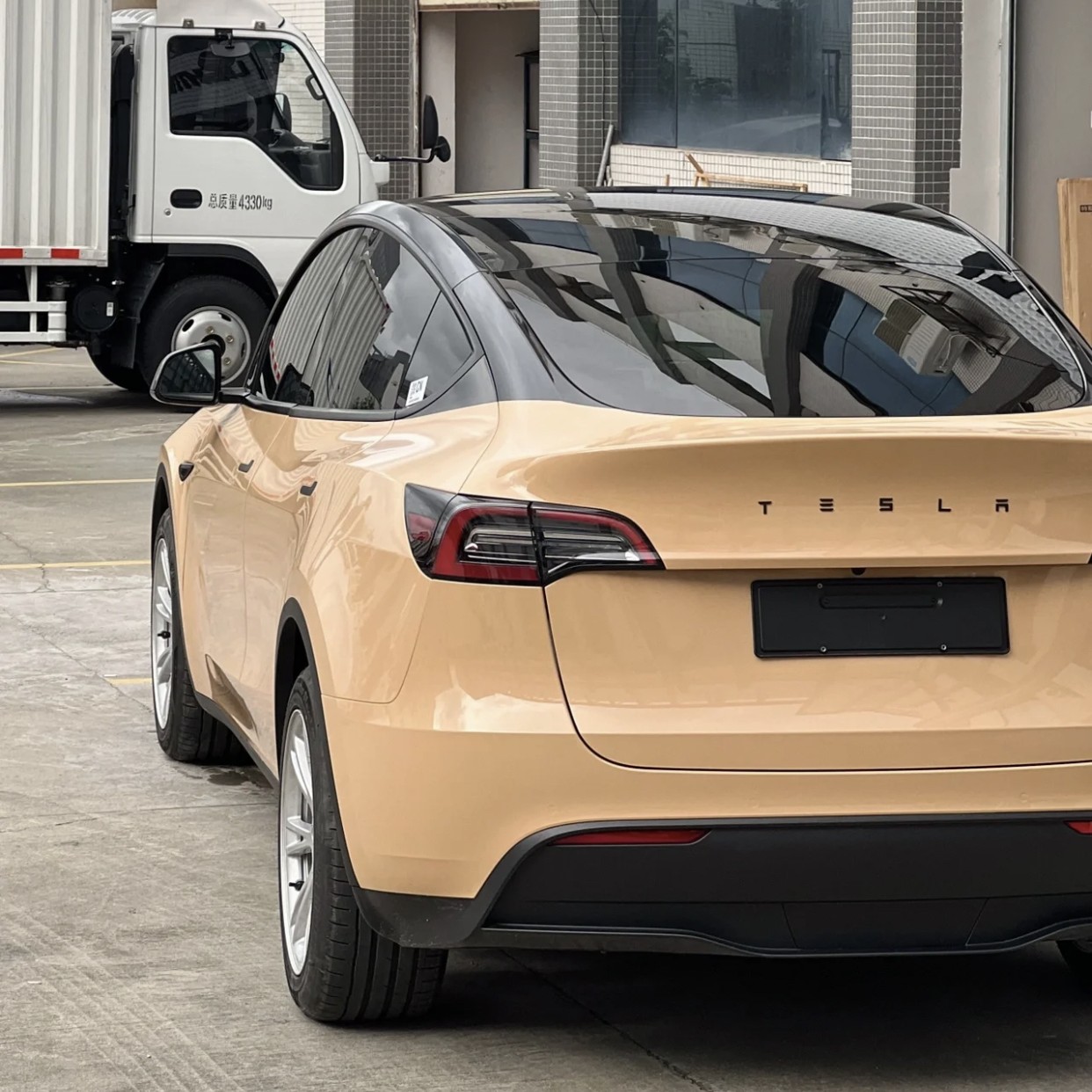 Ravoony Plus PET Gloss Sandstorm Car Wrap Tesla Model Y Wrap