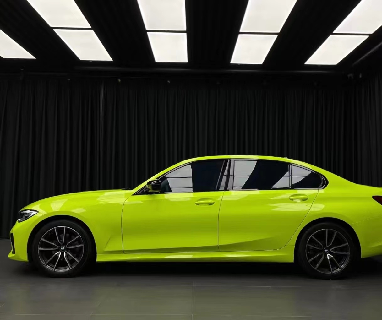Ravoony Plus Gloss Apple Green Car Wrap BMW 3 Series Wrap