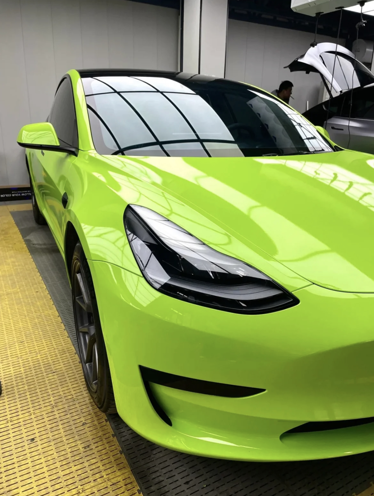 Ravoony Plus Gloss Apple Green Car Wrap Tesla Model 3 Wrap