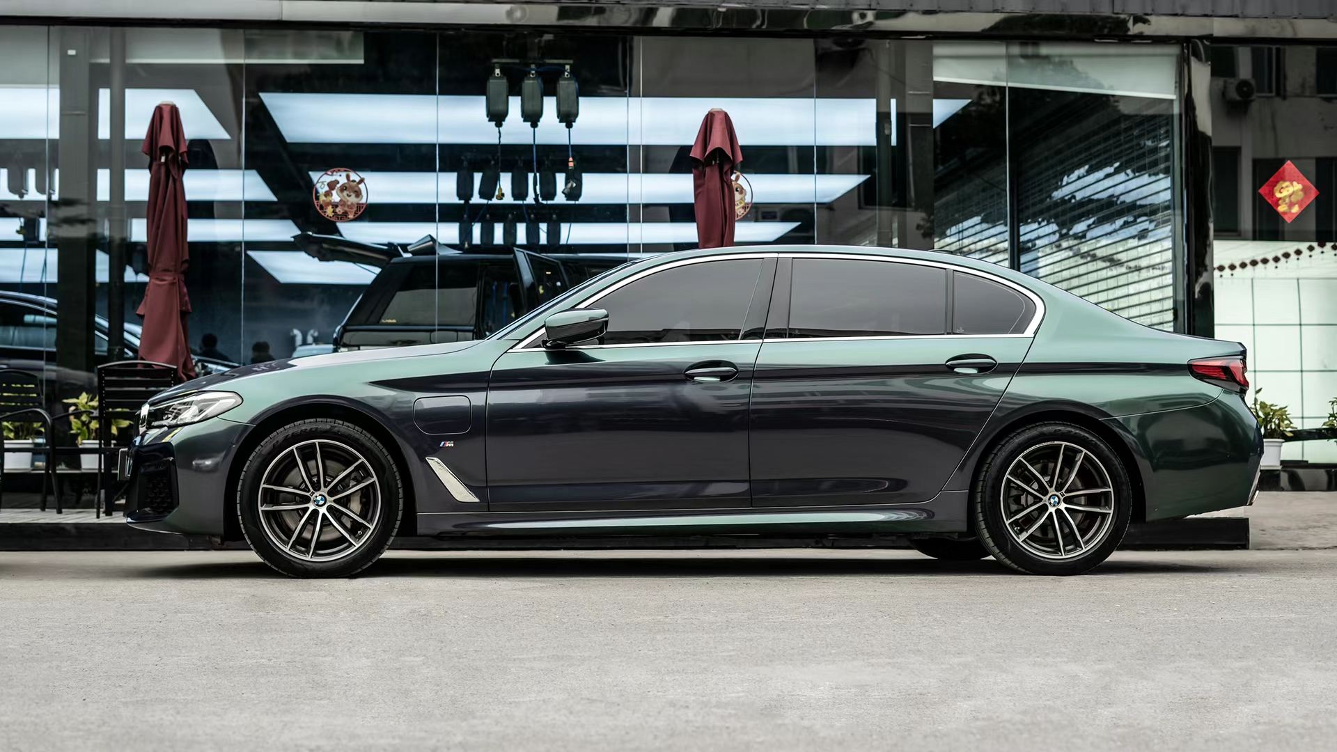 Ravoony Plus BMW Gloss Aurora Diamant Green Vinyl Car Wrap BMW 5 Series Wrap